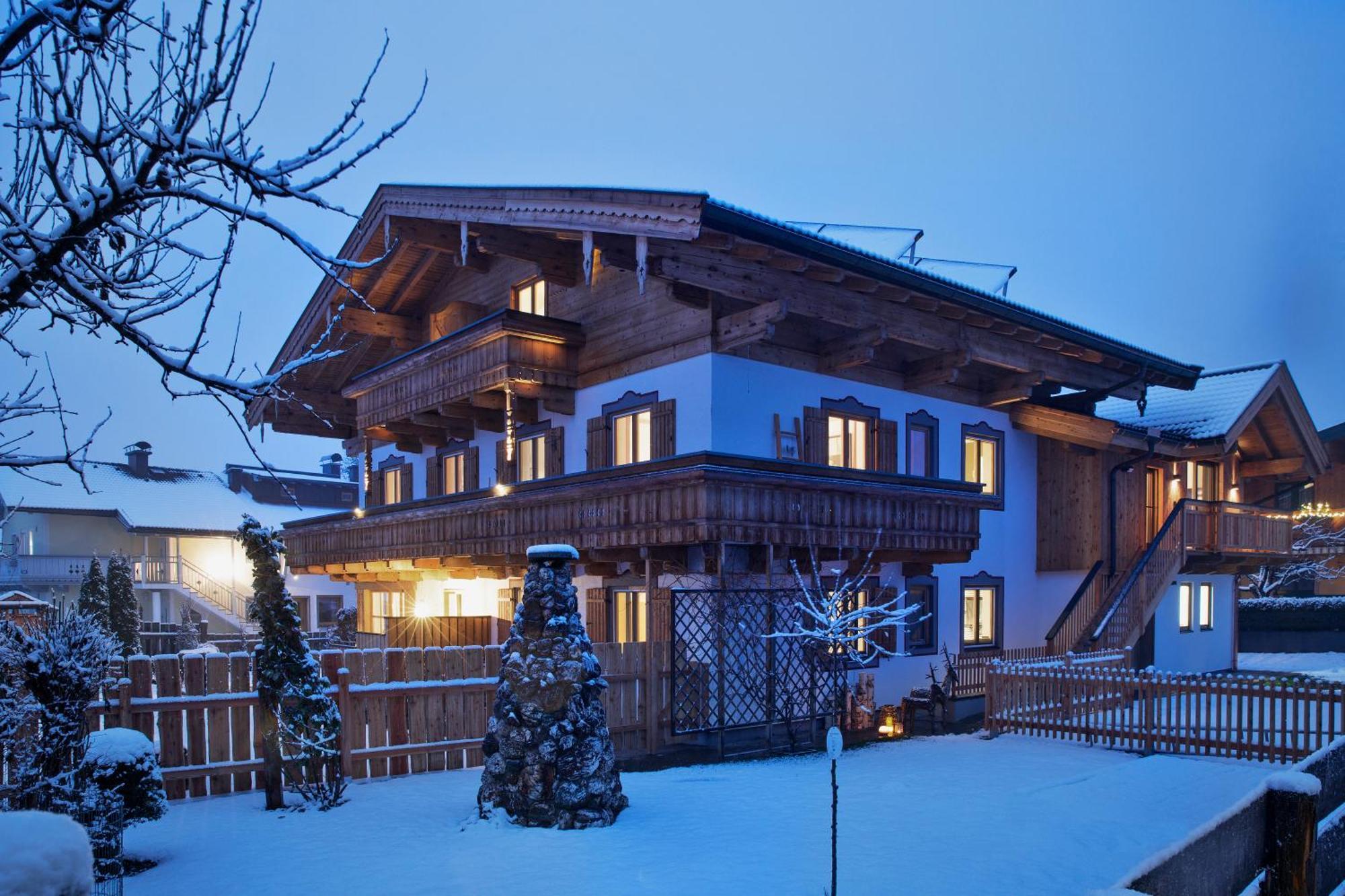 Bewegte Berge Apartments Saalfelden ภายนอก รูปภาพ